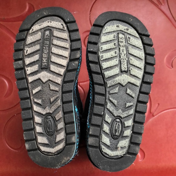 Sketchers fuzzy boots - Picture 4 of 4